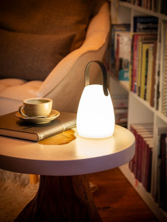 Lampa stolová NIELS, Ø 11,5 cm, výška: 16 cm, nabíjacia stanica, USB nabíjací kábal, dialkové ovládanie s batériou, kov, farba biela
